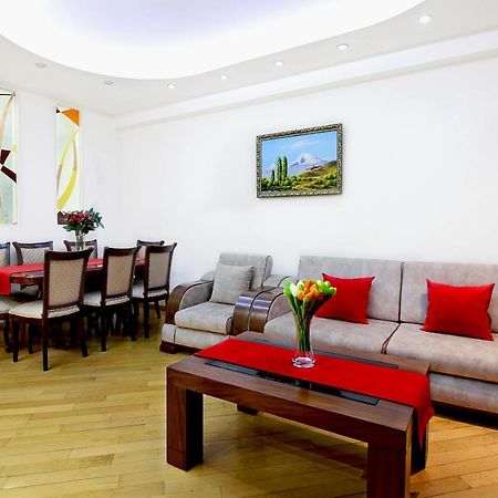 3 Bedroom Apartment Near Republic Square Jerevan Eksteriør billede