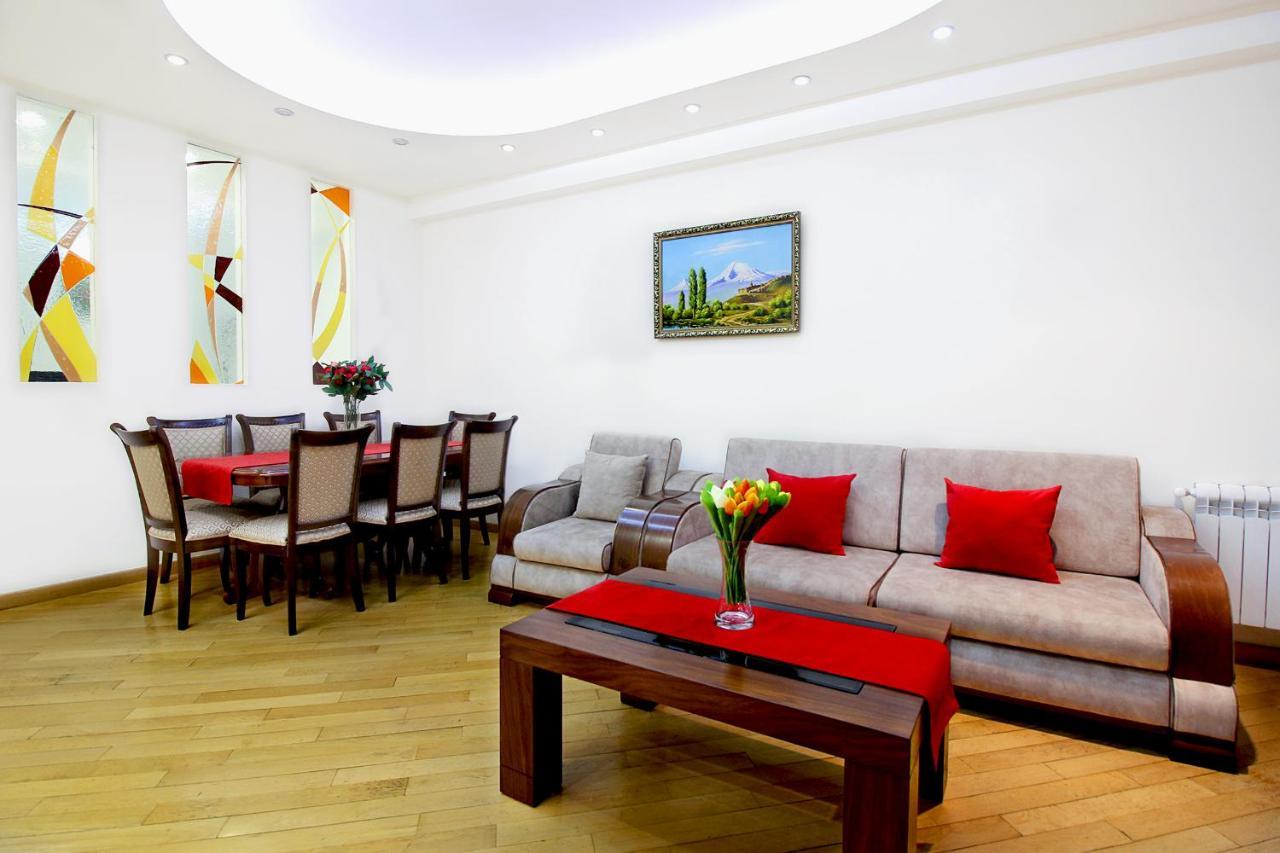 3 Bedroom Apartment Near Republic Square Jerevan Eksteriør billede
